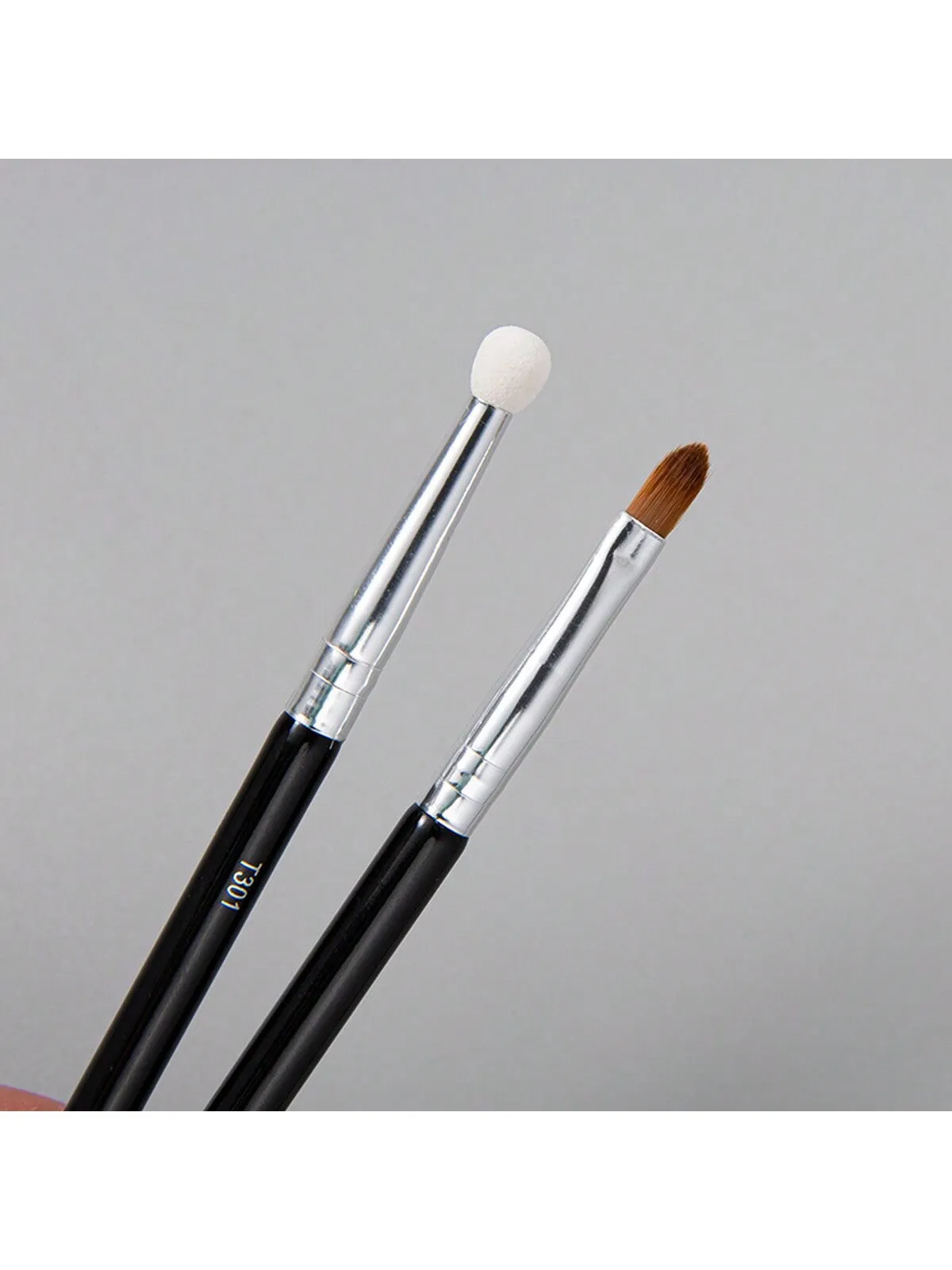 2pcs Concealer Brush Sponge Double Head Spot Brush Black Eye Eyeliner Tear Furrow Brush Makeup Brush Convenient For Beginners