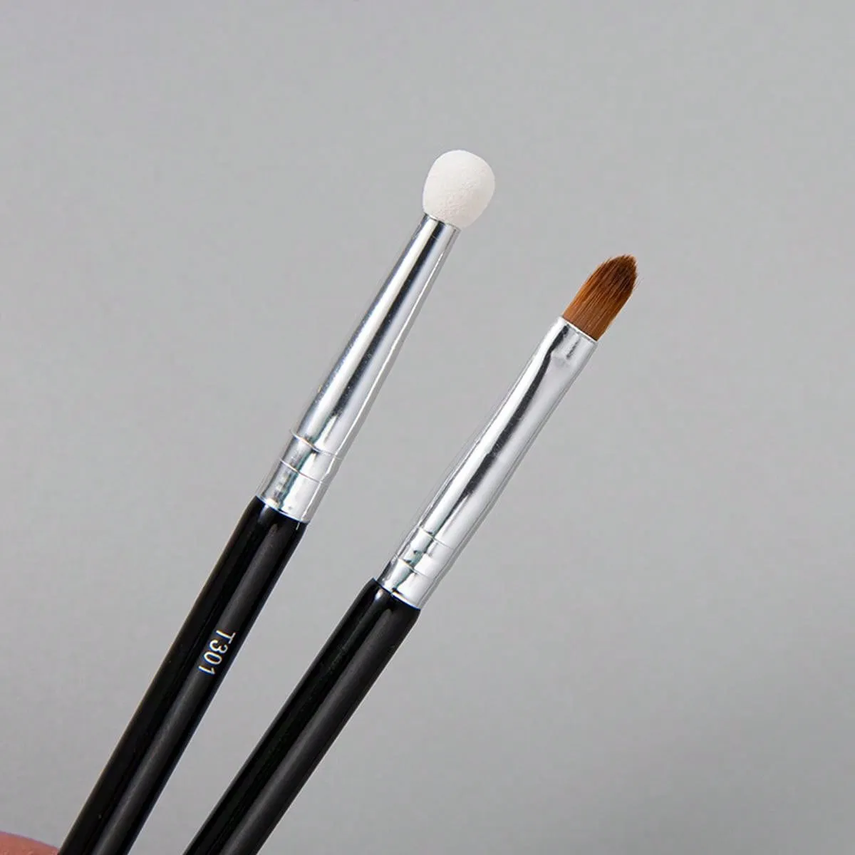 2pcs Concealer Brush Sponge Double Head Spot Brush Black Eye Eyeliner Tear Furrow Brush Makeup Brush Convenient For Beginners